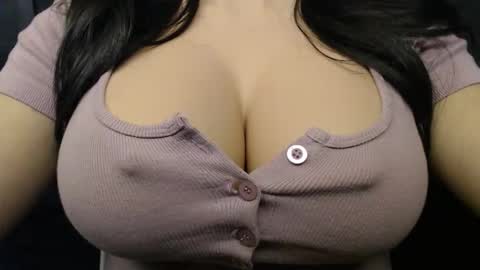 Snapshot of bigboobs_ivy chatting on October 2025 09:17:01 AM Ivy online show from October 2025 09:17:01 AM