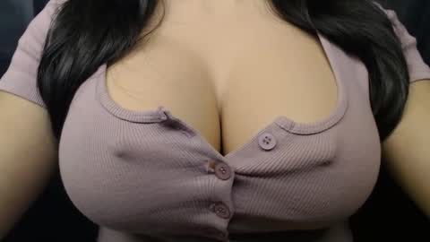 Snapshot of bigboobs_ivy chatting on October 2025 09:29:02 AM Ivy online show from October 2025 09:29:02 AM