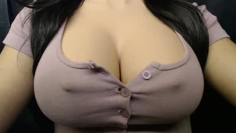 Snapshot of bigboobs_ivy chatting on October 2025 07:14:01 PM Ivy online show from October 2025 07:14:01 PM