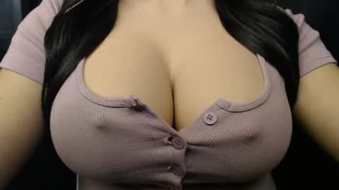 Snapshot of bigboobs_ivy chatting on October 2025 09:38:01 PM Ivy online show from October 2025 09:38:01 PM