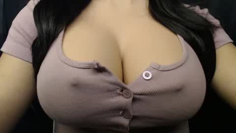 Snapshot of bigboobs_ivy chatting on October 2025 06:43:01 PM Ivy online show from October 2025 06:43:01 PM