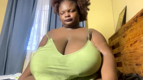 Snapshot of bigchocotities chatting on February 2025 04:20:01 AM bigchocotities online show from February 2025 04:20:01 AM