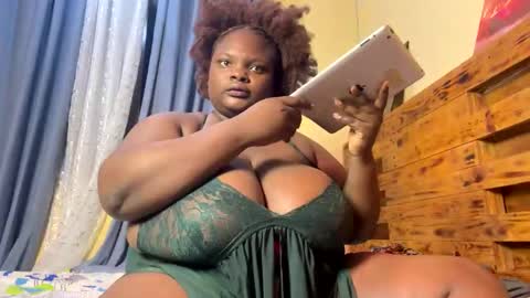 Snapshot of bigchocotities chatting on February 2025 01:25:02 AM bigchocotities online show from February 2025 01:25:02 AM