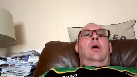 Snapshot of biggloves4bighands chatting on September 2025 09:10:02 AM biggloves4bighands online show from September 2025 09:10:02 AM