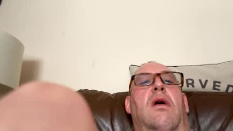 Snapshot of biggloves4bighands chatting on October 2025 03:29:01 PM biggloves4bighands online show from October 2025 03:29:01 PM