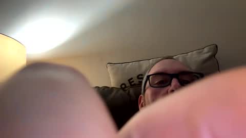 Snapshot of biggloves4bighands chatting on October 2025 10:21:02 PM biggloves4bighands online show from October 2025 10:21:02 PM