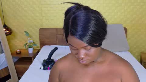 Snapshot of bigroundbooty_ chatting on February 2026 07:55:02 PM bigroundbooty_ online show from February 2026 07:55:02 PM