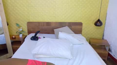 Snapshot of bigroundbooty_ chatting on February 2026 08:09:01 PM bigroundbooty_ online show from February 2026 08:09:01 PM