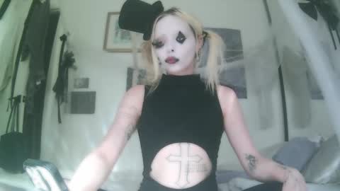 vampire fang  online show from October 2025 09:04:02 PM