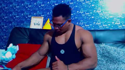 Snapshot of black_seus85 chatting on November 2025 05:45:02 PM duglas online show from November 2025 05:45:02 PM