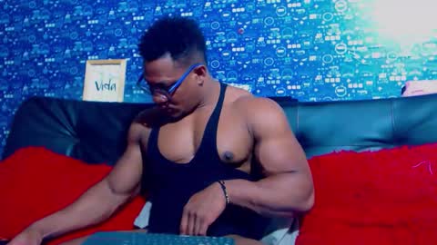 Snapshot of black_seus85 chatting on December 2025 06:25:01 PM duglas online show from December 2025 06:25:01 PM