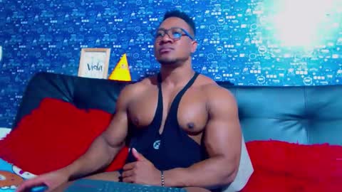 Snapshot of black_seus85 chatting on December 2025 07:18:01 PM duglas online show from December 2025 07:18:01 PM