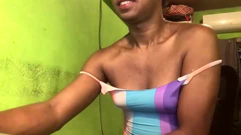 Crystal online show from November 2025 01:00:01 AM