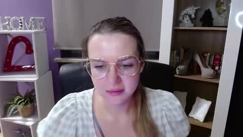 Z O E Y online show from November 2025 05:32:02 AM