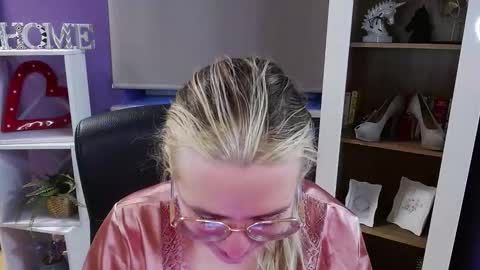 Z O E Y online show from February 2026 06:22:01 AM