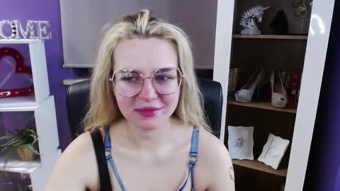 Z O E Y online show from February 2026 05:36:02 AM