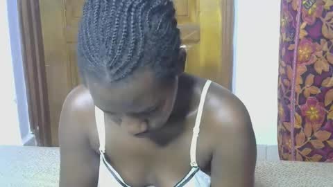 VIVIAN online show from October 2025 12:25:01 PM