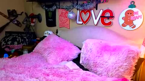 Snapshot of blakelytgirl chatting on December 2024 02:22:02 PM Blakely Morningstar online show from December 2024 02:22:02 PM