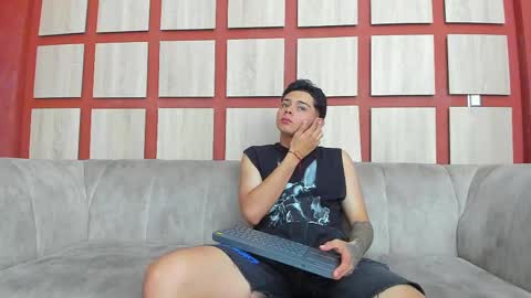 Snapshot of bless_my_neighbor chatting on March 2025 08:32:02 PM The Best Models online show from March 2025 08:32:02 PM