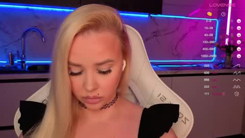 Lana online show from September 2025 09:03:02 PM