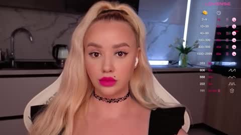 Lana online show from September 2025 09:22:01 AM