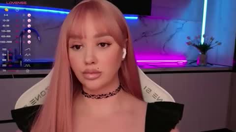 Lana online show from September 2025 07:43:02 AM