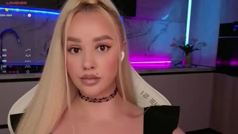 Lana online show from September 2025 11:57:01 AM