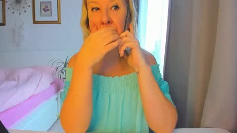 Snapshot of blonde_angel20 chatting on January 2025 09:35:01 AM Nicole online show from January 2025 09:35:01 AM
