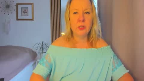 Snapshot of blonde_angel20 chatting on January 2025 09:03:01 AM Nicole online show from January 2025 09:03:01 AM