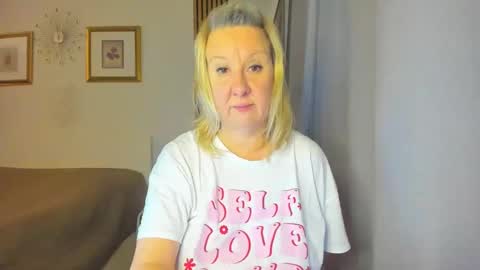 Snapshot of blonde_angel20 chatting on January 2025 05:14:01 PM Nicole online show from January 2025 05:14:01 PM