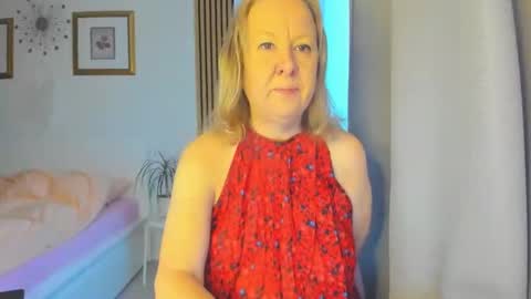 Snapshot of blonde_angel20 chatting on February 2025 05:50:02 AM Nicole online show from February 2025 05:50:02 AM