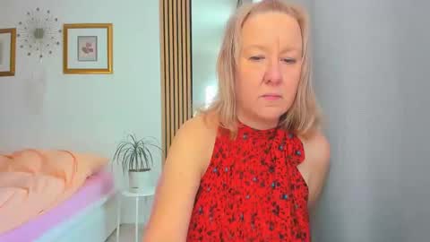 Snapshot of blonde_angel20 chatting on February 2025 08:54:02 AM Nicole online show from February 2025 08:54:02 AM