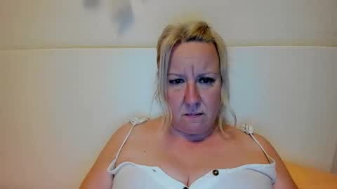 Snapshot of blonde_angel20 chatting on September 2025 08:23:01 PM Nicole online show from September 2025 08:23:01 PM