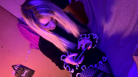 Snapshot of blondebellaaa3 chatting on March 2025 07:17:01 PM Gia online show from March 2025 07:17:01 PM