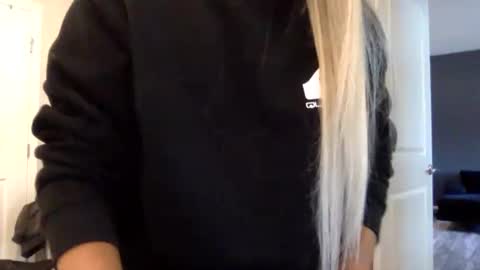 Snapshot of blondebunnyx1 chatting on January 2025 07:20:02 PM Blondebunnyx1 online show from January 2025 07:20:02 PM