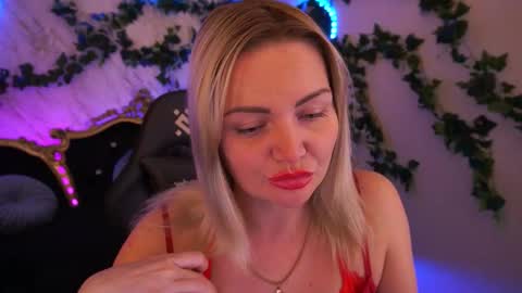Snapshot of blondeviva chatting on October 2025 07:31:02 AM Blonde online show from October 2025 07:31:02 AM