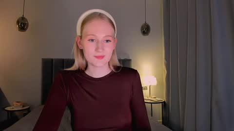 Mia online show from December 2024 08:38:02 PM