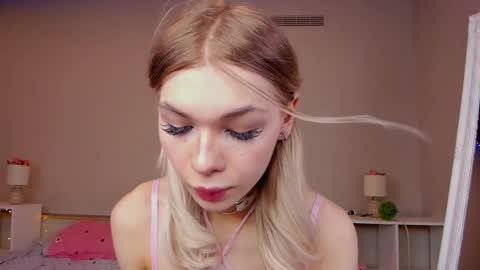 Snapshot of blondy_fina chatting on May 2026 10:09:02 AM blondy_fina online show from May 2026 10:09:02 AM
