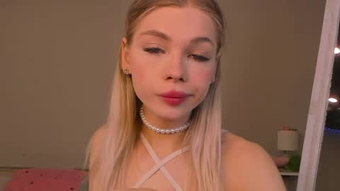 Snapshot of blondy_fina chatting on May 2026 04:54:01 AM blondy_fina online show from May 2026 04:54:01 AM