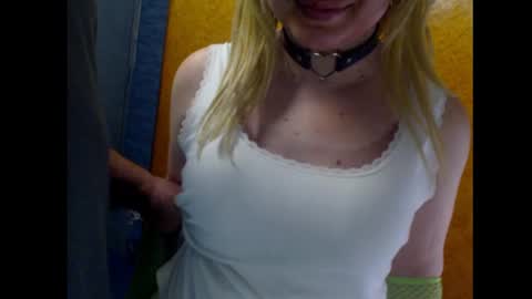 Snapshot of blontsex chatting on April 2026 08:13:02 PM Blontsex online show from April 2026 08:13:02 PM