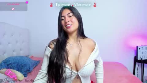 Linda  online show from February 2026 07:23:01 PM