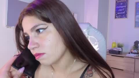 Snapshot of bluee_hazell chatting on May 2026 11:39:02 AM online show from May 2026 11:39:02 AM