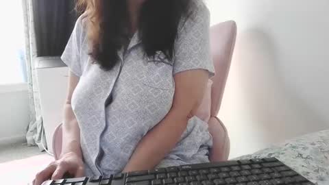 Snapshot of blueeyes40ddds chatting on October 2025 07:26:02 PM BlueEyes40DDDs online show from October 2025 07:26:02 PM