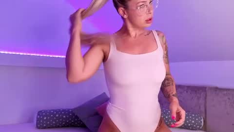 Snapshot of blueyeskate chatting on August 2026 03:30:02 AM Kate online show from August 2026 03:30:02 AM