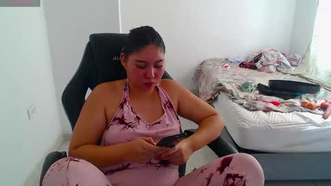 Snapshot of blumbum chatting on April 2026 07:09:01 PM Hey guysI am BrendaWelcome my room online show from April 2026 07:09:01 PM