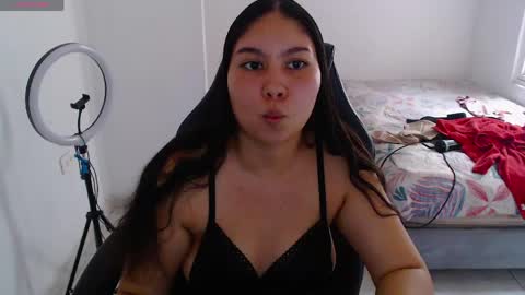 Snapshot of blumbum chatting on May 2026 09:23:02 PM Hey guysI am BrendaWelcome my room online show from May 2026 09:23:02 PM