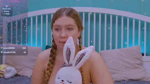 Ellie3 online show from December 2024 04:17:01 PM