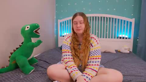 Ellie3 online show from November 2025 05:06:02 AM