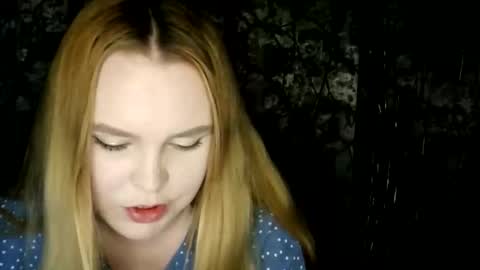 blushing_star online show from December 2025 04:36:01 PM