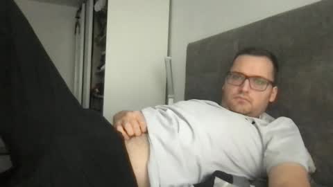 bobbele94 online show from December 2025 12:32:01 PM